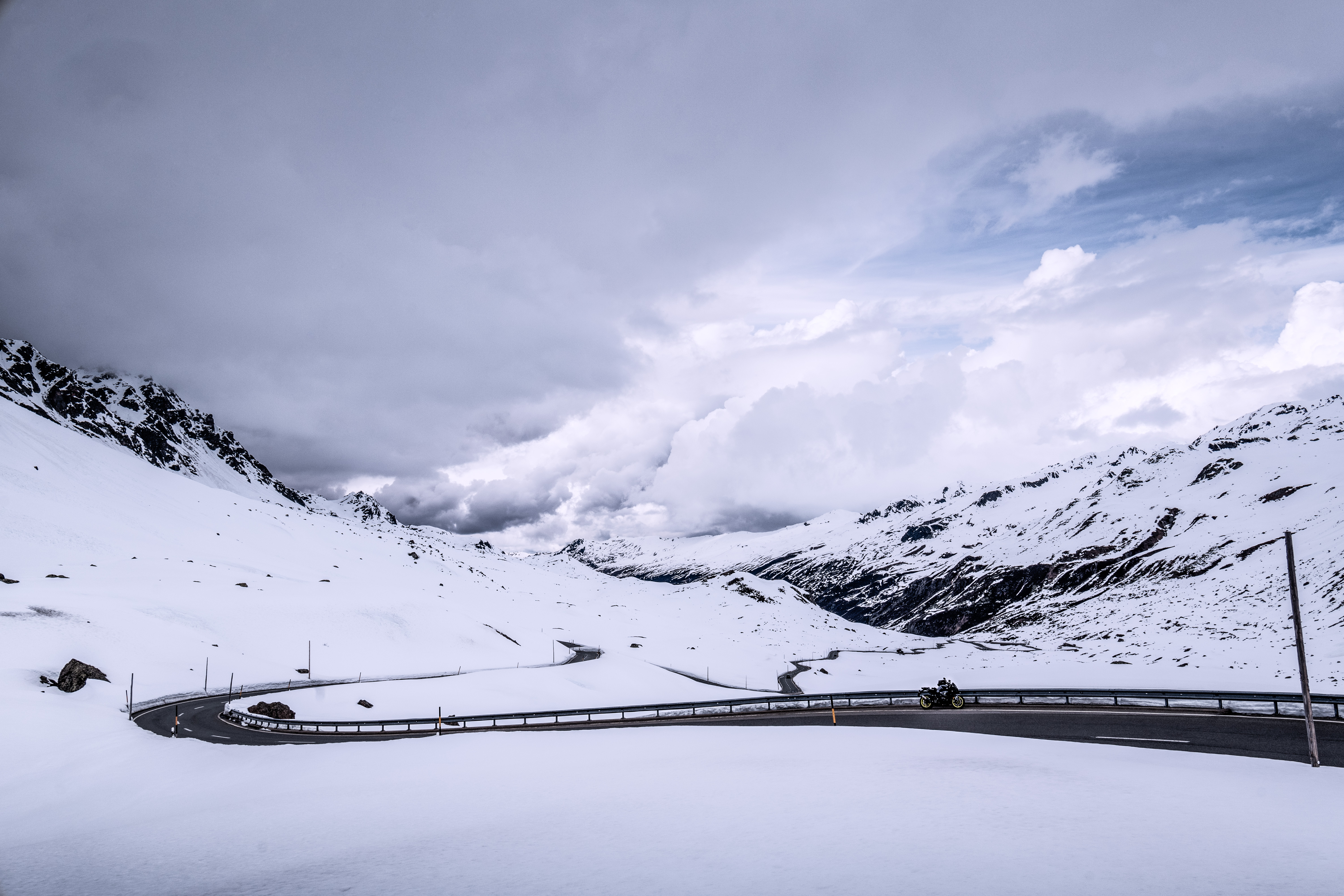 Snow is still present even in May on the Fluelapass